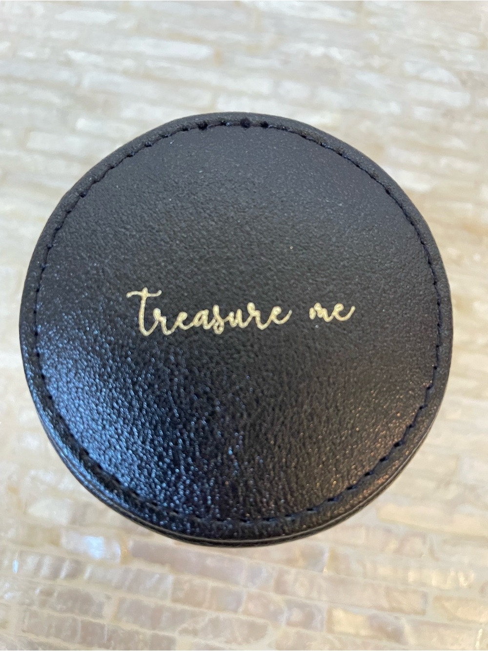 WOLF Black Leather Round Jewelry Case with Beige Suede Interior